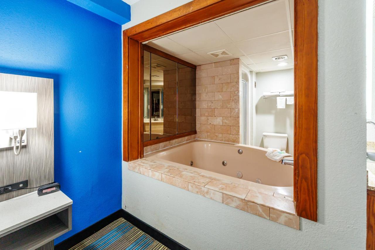 New Victorian Inn & Suites Омаха Екстер'єр фото