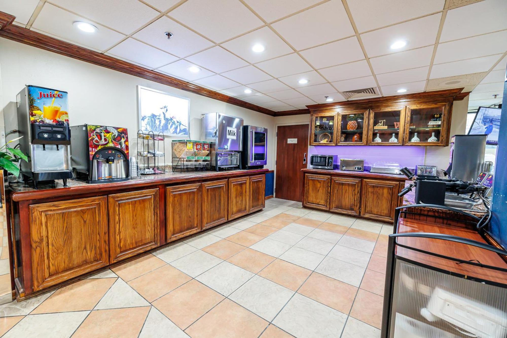 New Victorian Inn & Suites Омаха Екстер'єр фото