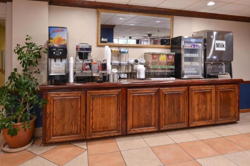 New Victorian Inn & Suites Омаха Екстер'єр фото