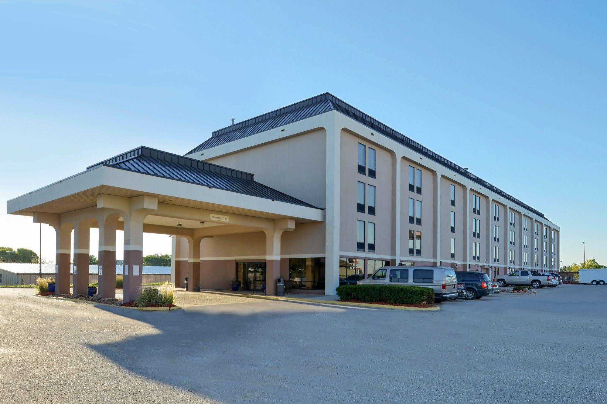New Victorian Inn & Suites Омаха Екстер'єр фото